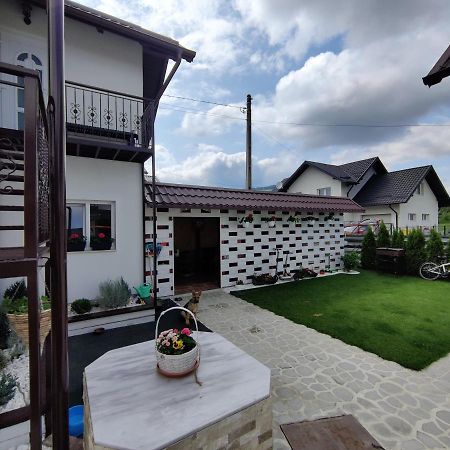 Vizuina Lupului Hotel Gura Humorului Buitenkant foto