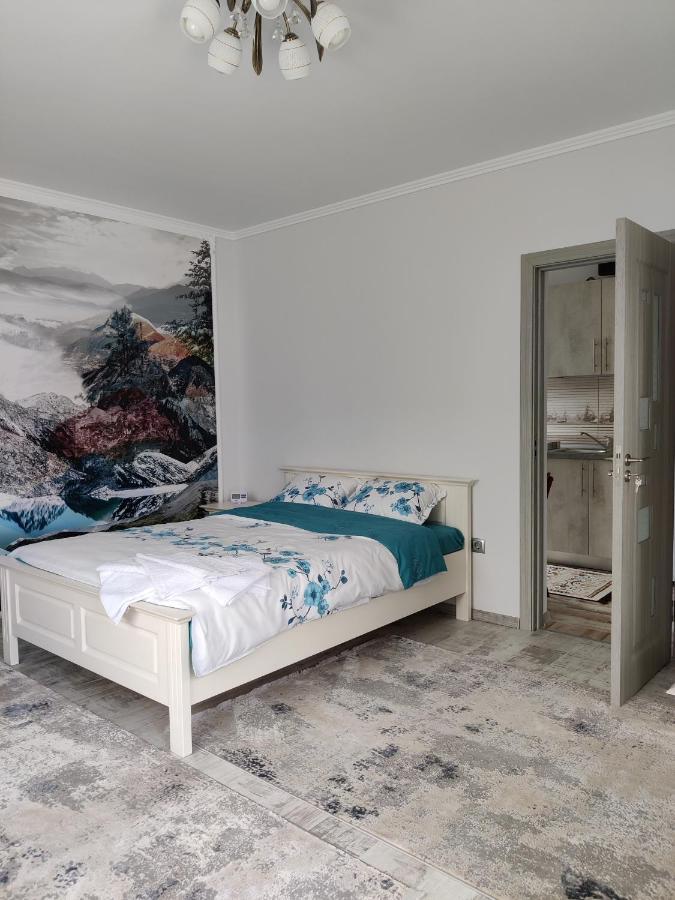 Vizuina Lupului Hotel Gura Humorului Buitenkant foto