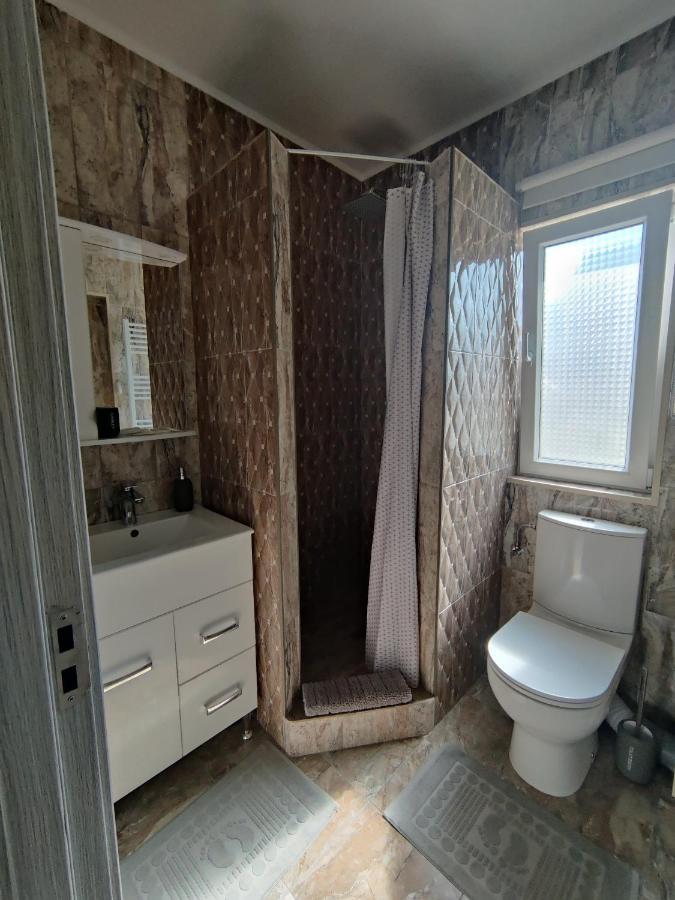 Vizuina Lupului Hotel Gura Humorului Buitenkant foto