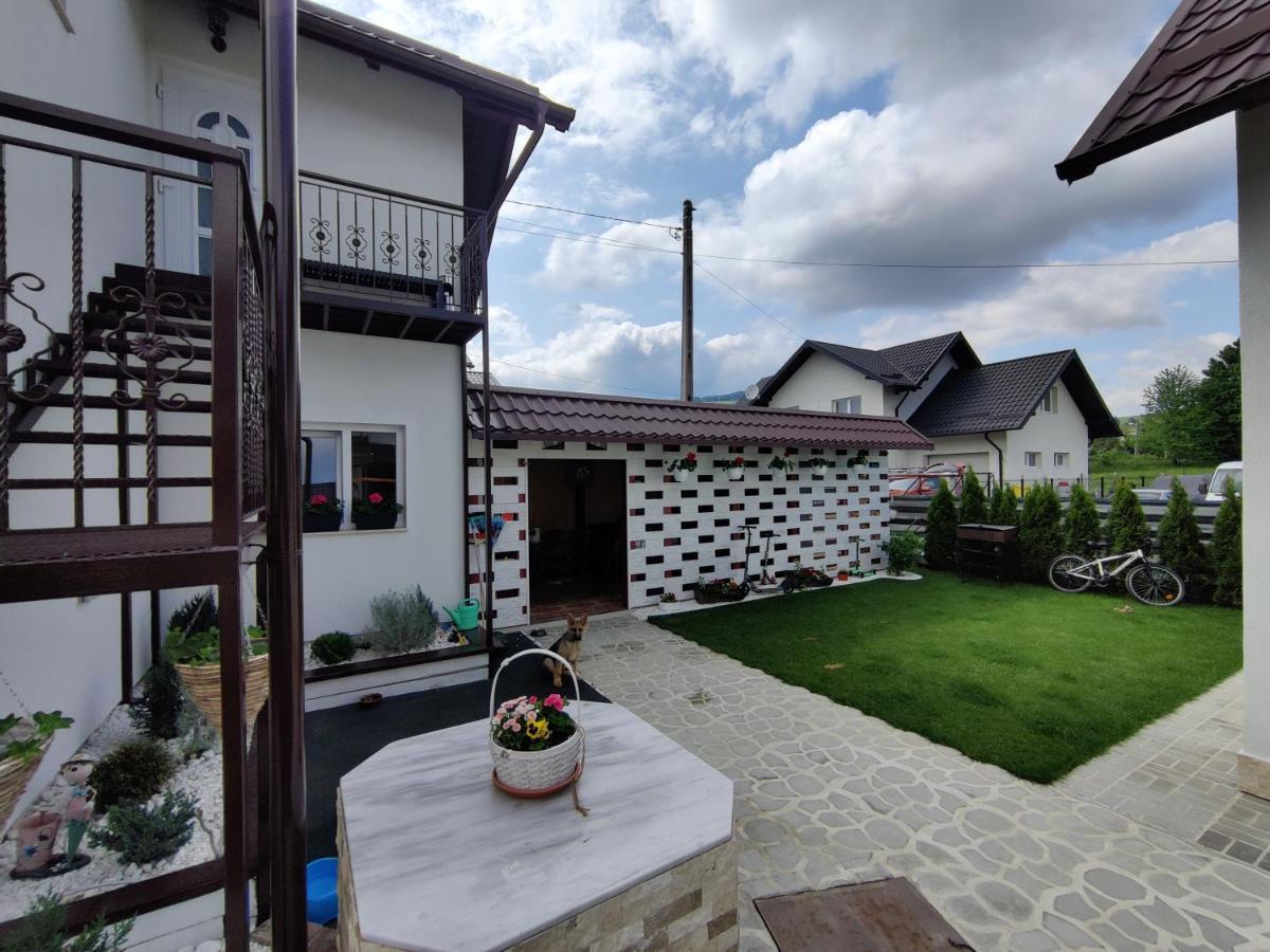 Vizuina Lupului Hotel Gura Humorului Buitenkant foto