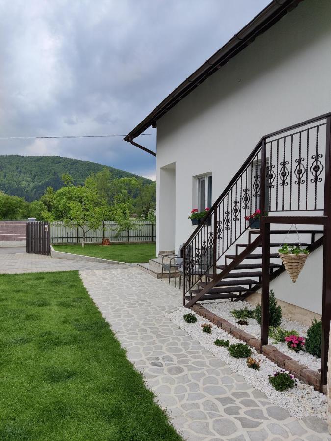 Vizuina Lupului Hotel Gura Humorului Buitenkant foto